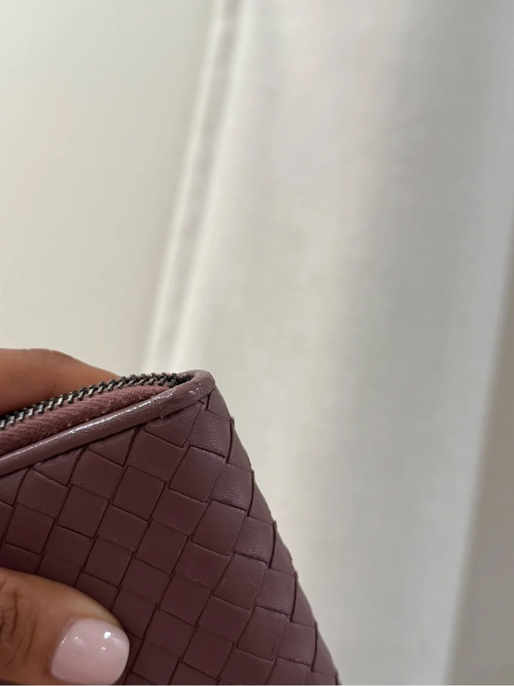 Bottega Veneta Leather Zip Wallet - Mauve